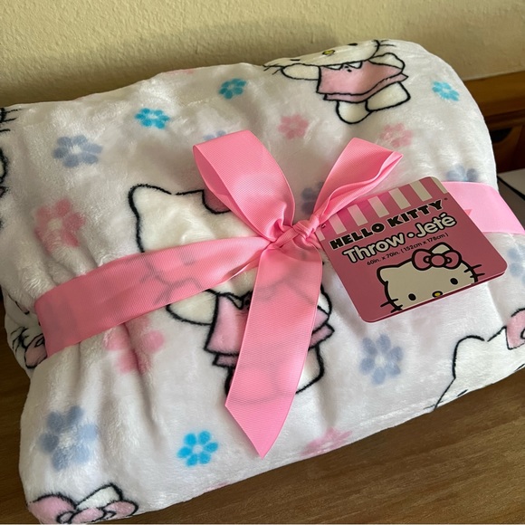 Sanrio Hello Kitty Spring 2024 throw blanket - Picture 8 of 8